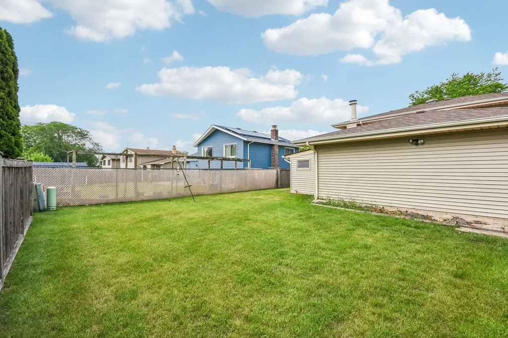 410 Flint Trail Carol Stream IL 60188