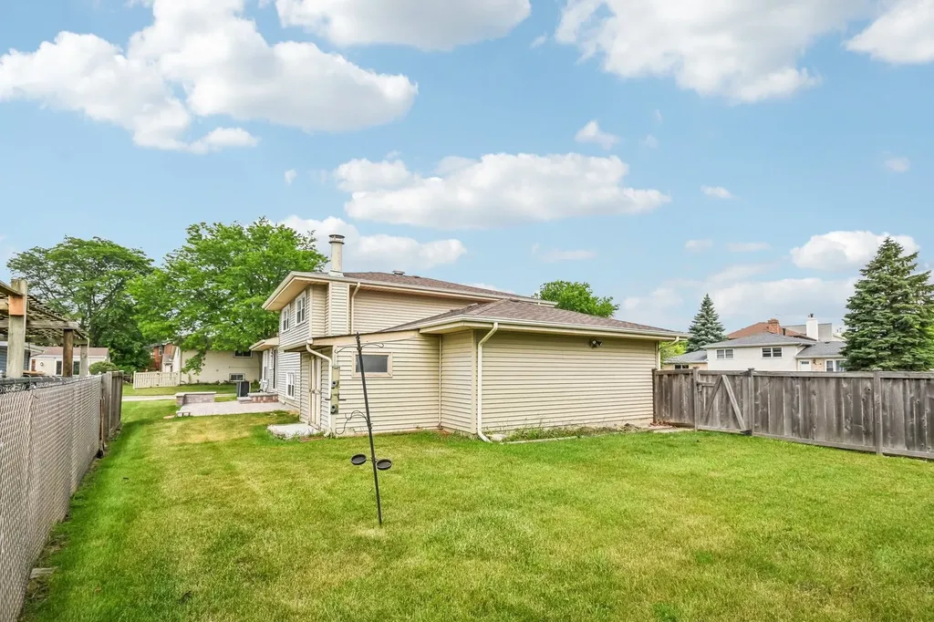 410 Flint Trail Carol Stream IL 60188