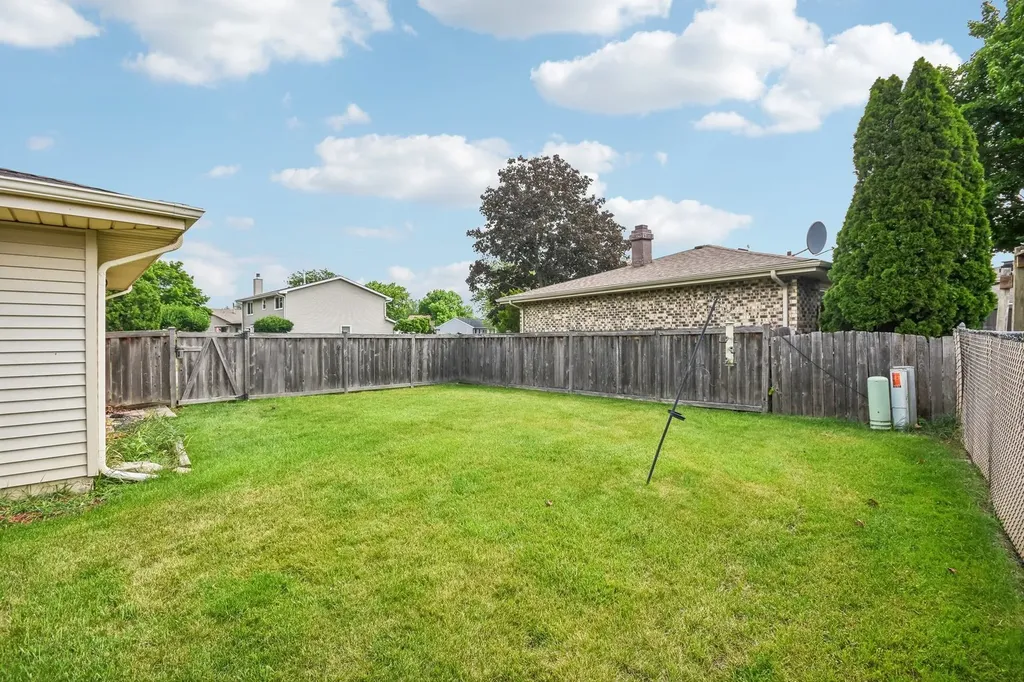 410 Flint Trail Carol Stream IL 60188