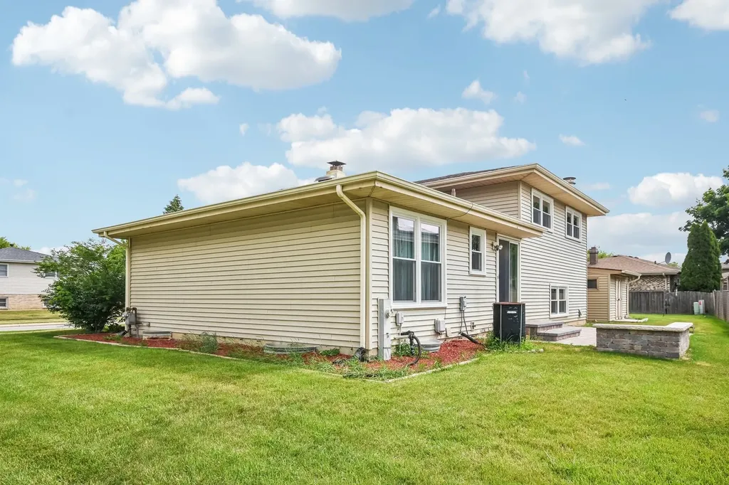 410 Flint Trail Carol Stream IL 60188