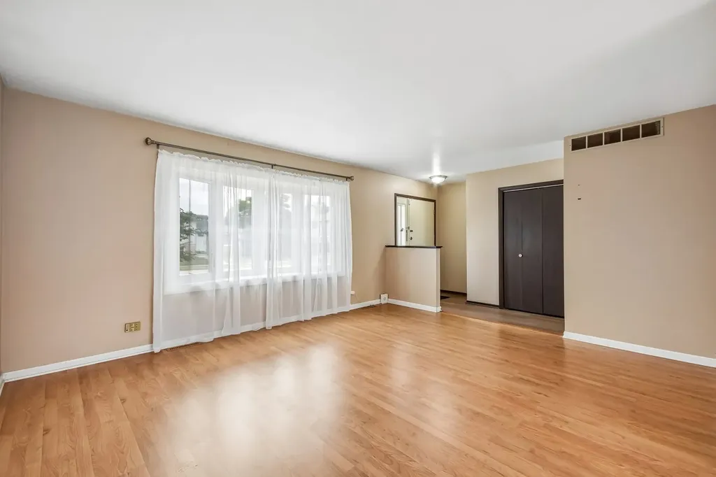 410 Flint Trail Carol Stream IL 60188