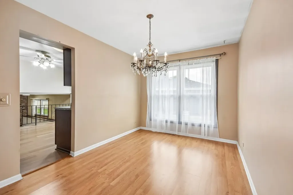 410 Flint Trail Carol Stream IL 60188