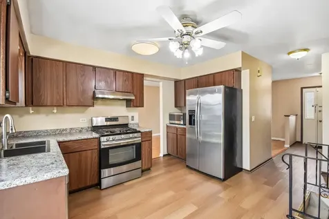 410 Flint Trail Carol Stream IL 60188