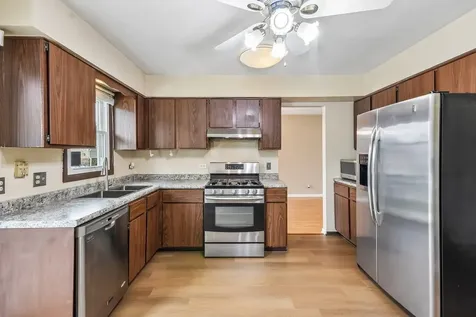 410 Flint Trail Carol Stream IL 60188