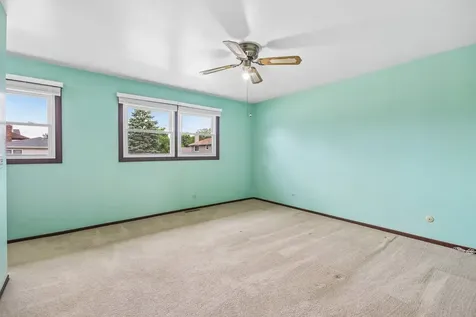 410 Flint Trail Carol Stream IL 60188