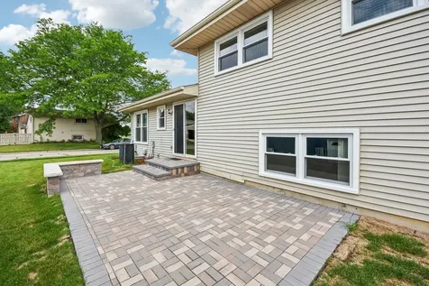 410 Flint Trail Carol Stream IL 60188