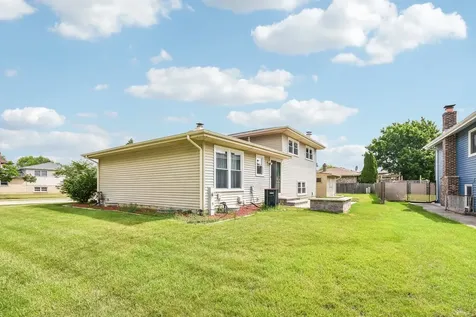 410 Flint Trail Carol Stream IL 60188