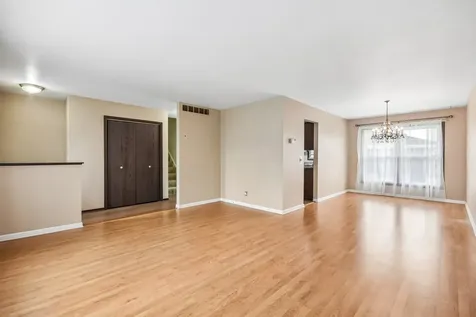 410 Flint Trail Carol Stream IL 60188