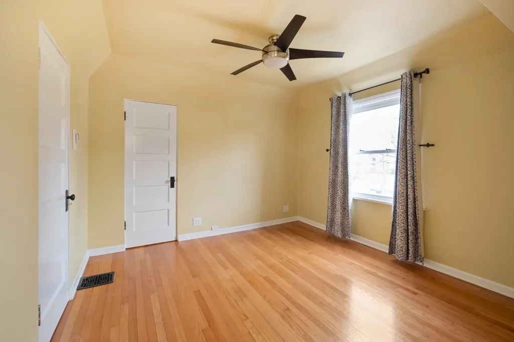 7113 North Wolcott Avenue Chicago IL 60626