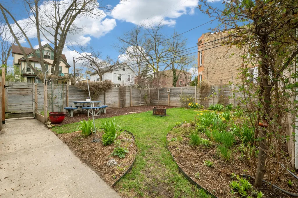 7113 North Wolcott Avenue Chicago IL 60626