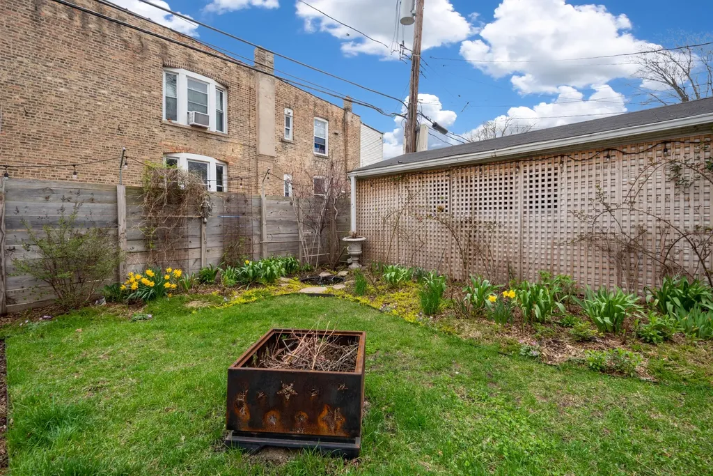 7113 North Wolcott Avenue Chicago IL 60626