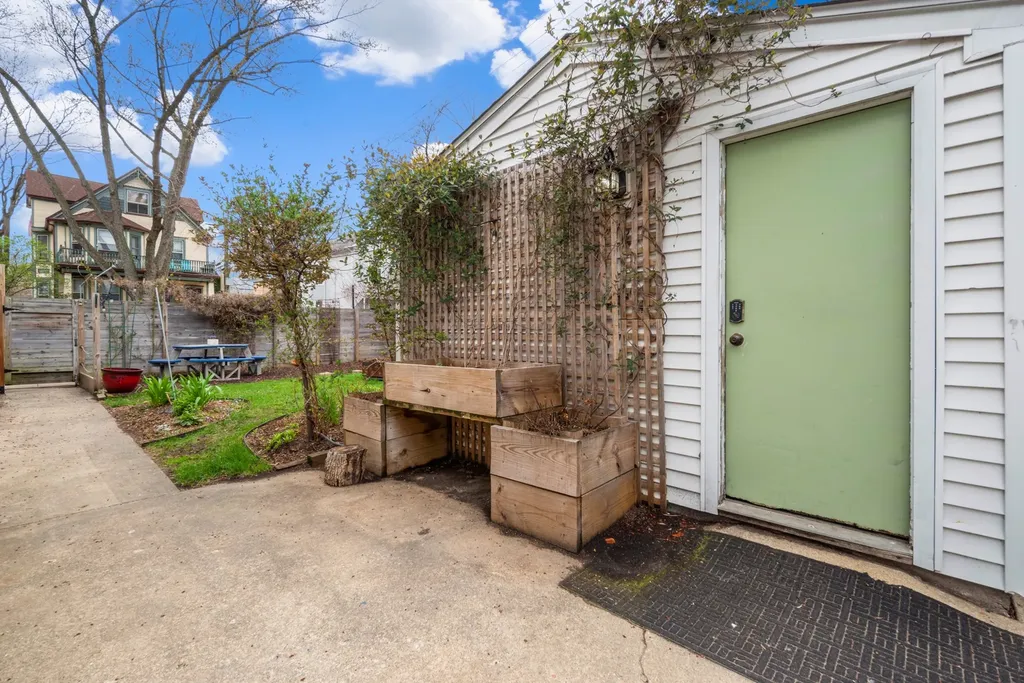 7113 North Wolcott Avenue Chicago IL 60626