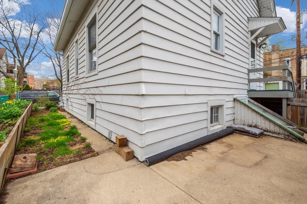 7113 North Wolcott Avenue Chicago IL 60626