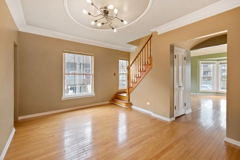 7113 North Wolcott Avenue Chicago IL 60626