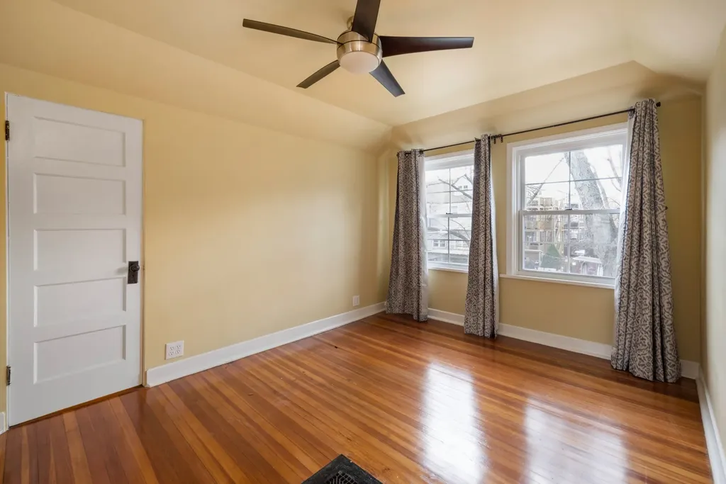 7113 North Wolcott Avenue Chicago IL 60626