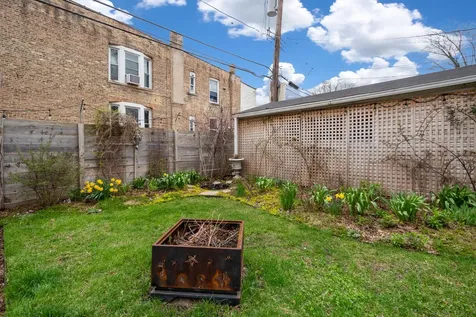 7113 North Wolcott Avenue Chicago IL 60626