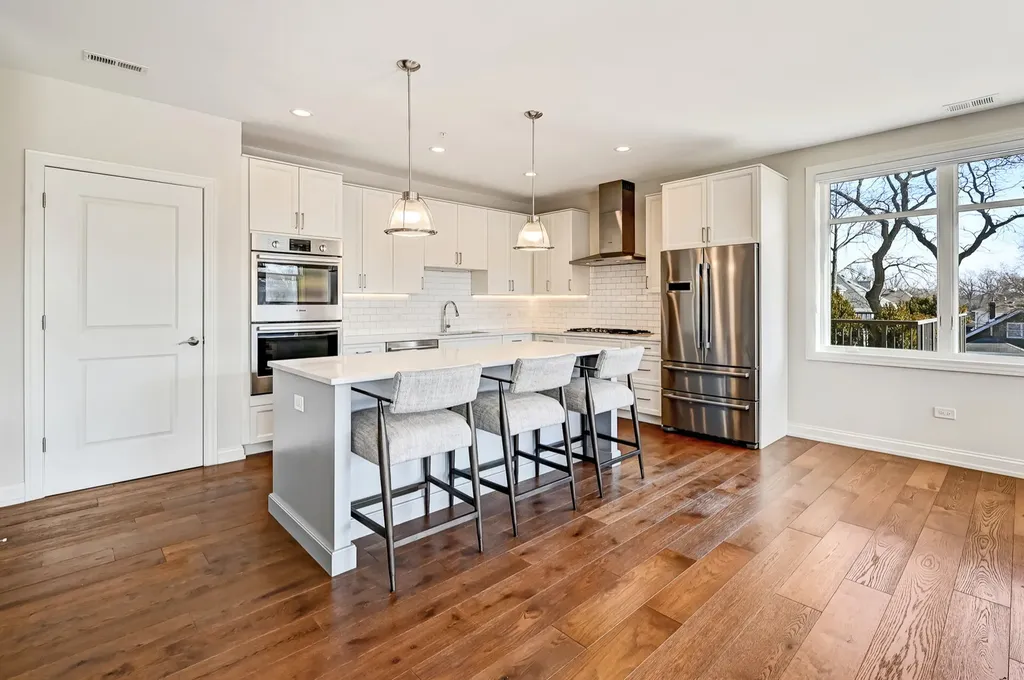 4441 Wolf Road Western Springs IL 60558