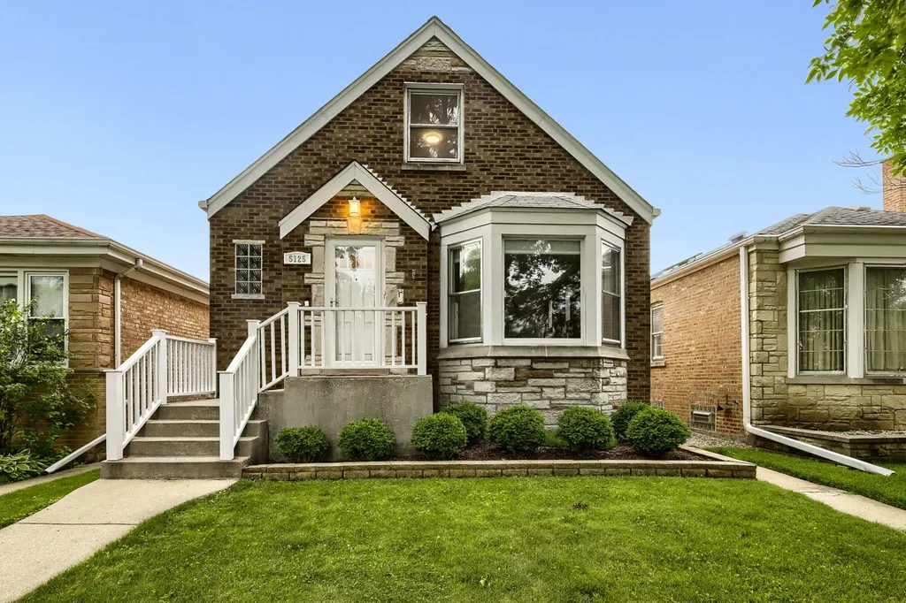 5125 North Sayre Avenue Chicago IL 60656
