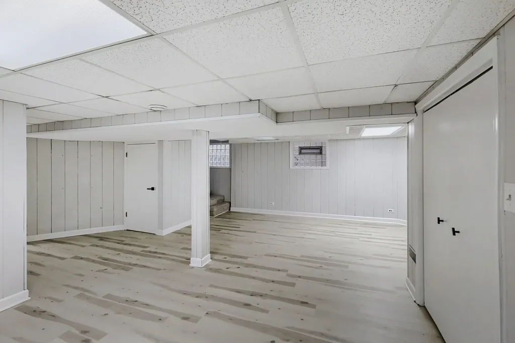 5125 North Sayre Avenue Chicago IL 60656
