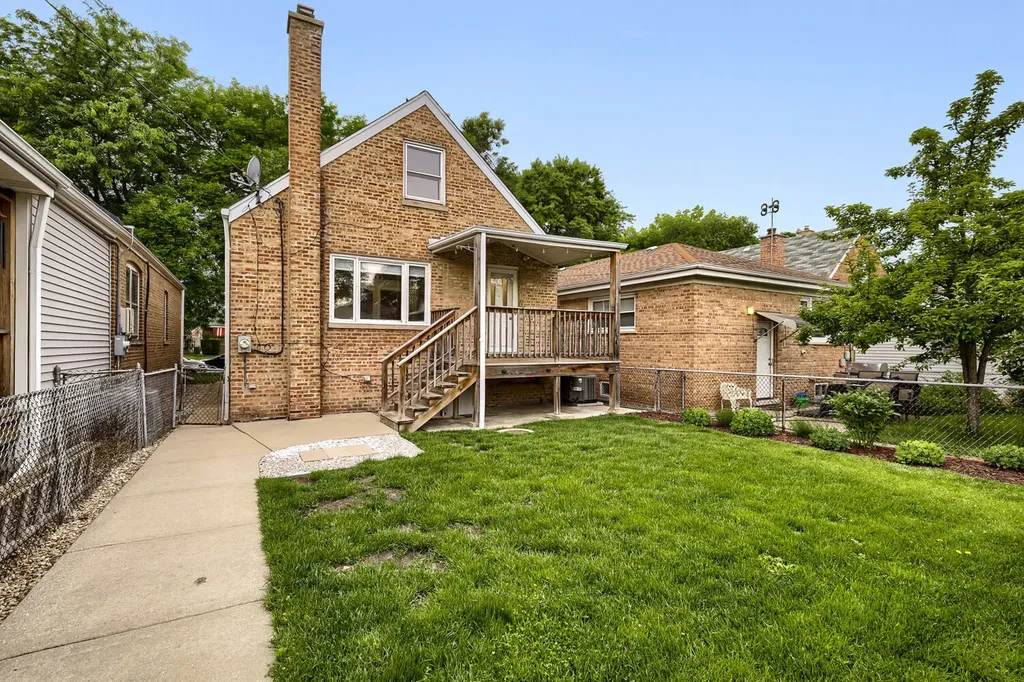 5125 North Sayre Avenue Chicago IL 60656