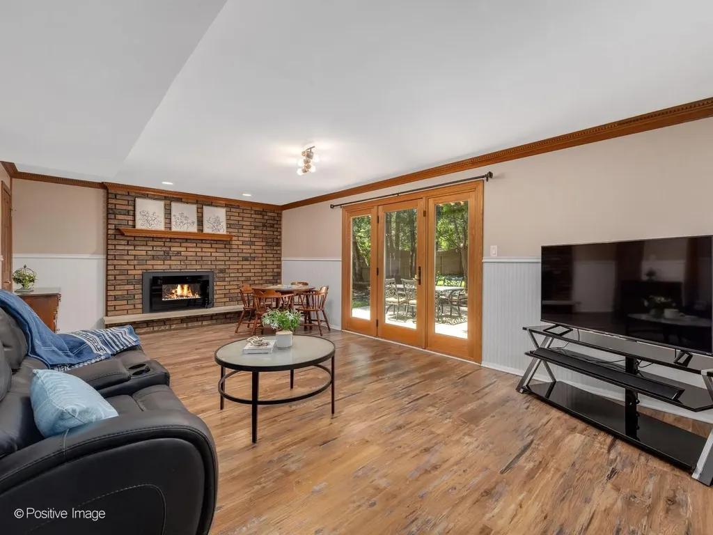 8201 Crestview Drive Willow Springs IL 60480