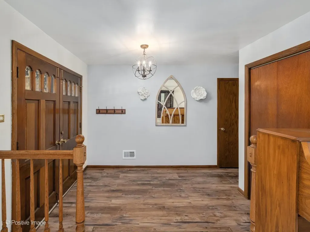 8201 Crestview Drive Willow Springs IL 60480