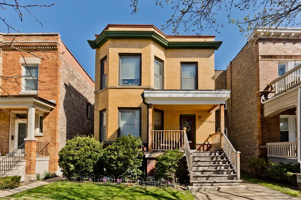 1326 West Roscoe Street Chicago IL 60657