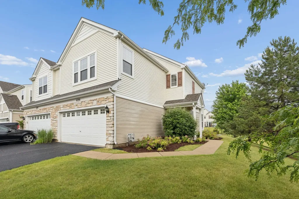 6700 Slate Drive Carpentersville IL 60110