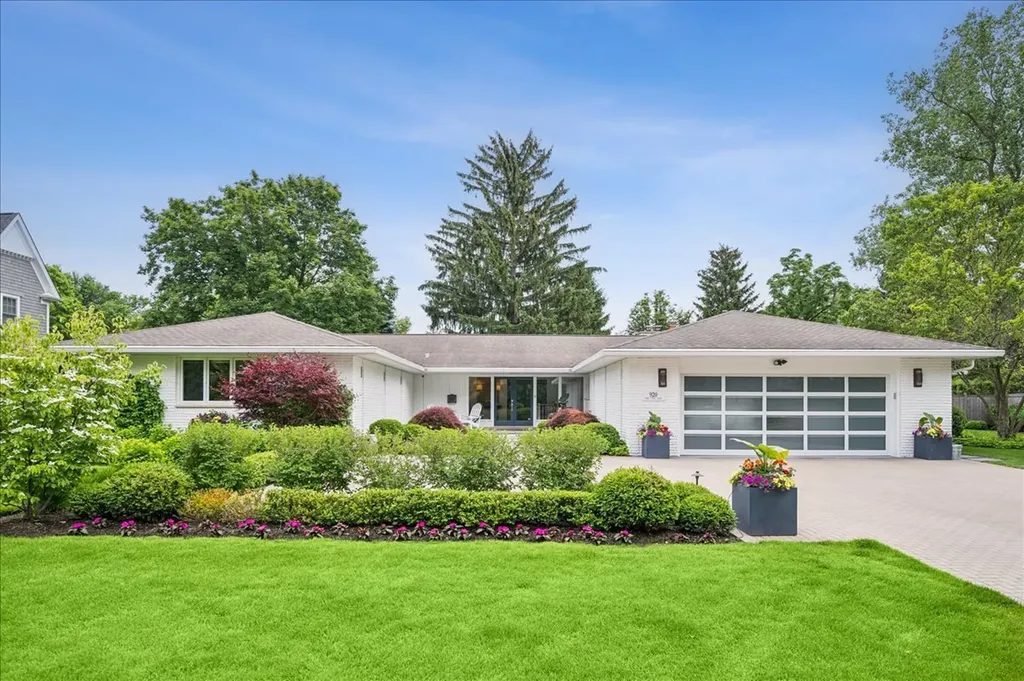 920 Pine Tree Lane Winnetka IL 60093