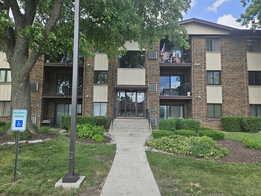 14033 South Laramie Avenue Crestwood IL 60418