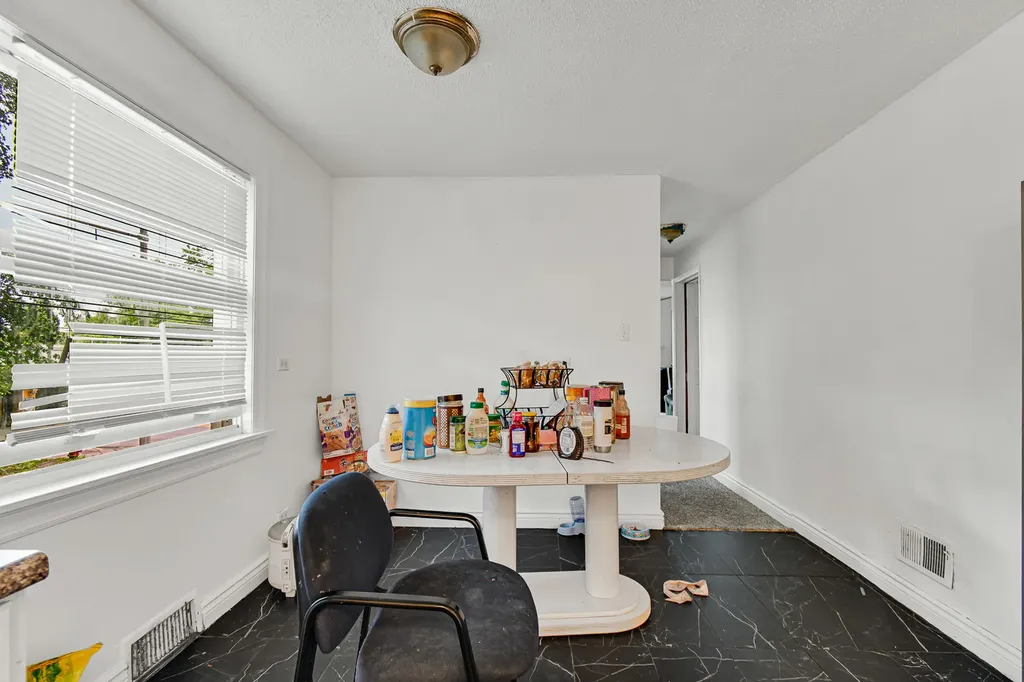9357 South Jeffery Avenue Chicago IL 60617