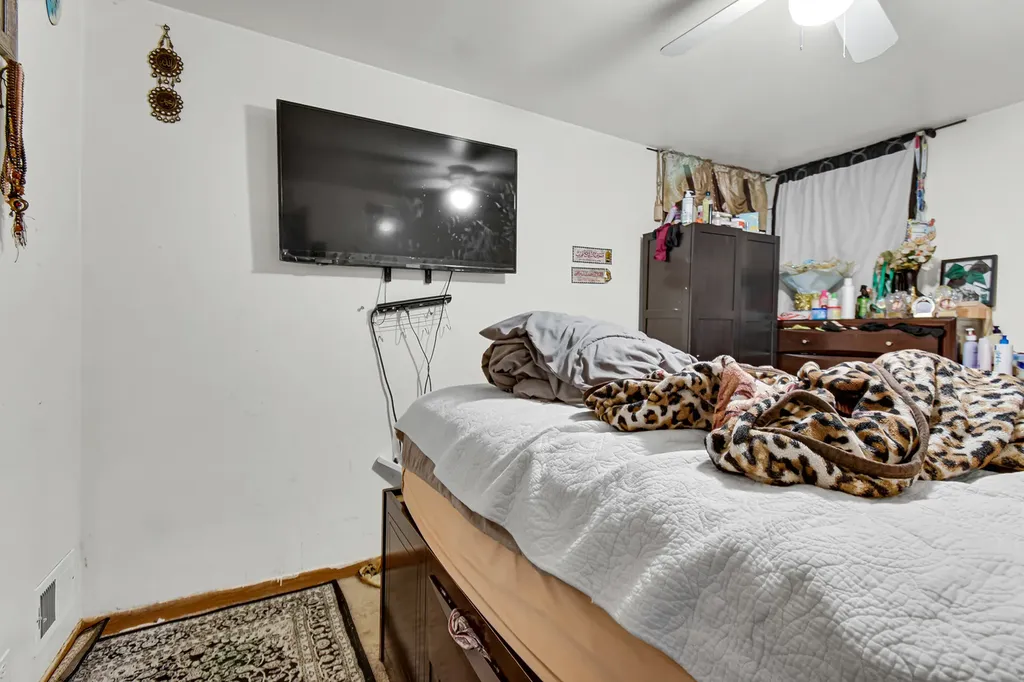 9357 South Jeffery Avenue Chicago IL 60617