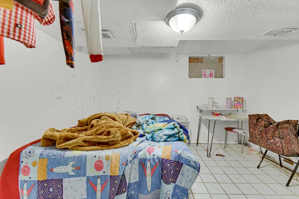 9357 South Jeffery Avenue Chicago IL 60617