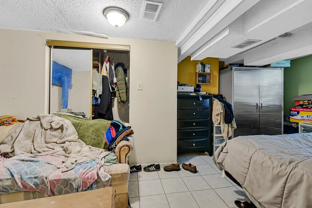 9357 South Jeffery Avenue Chicago IL 60617