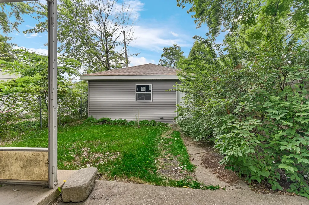 9357 South Jeffery Avenue Chicago IL 60617