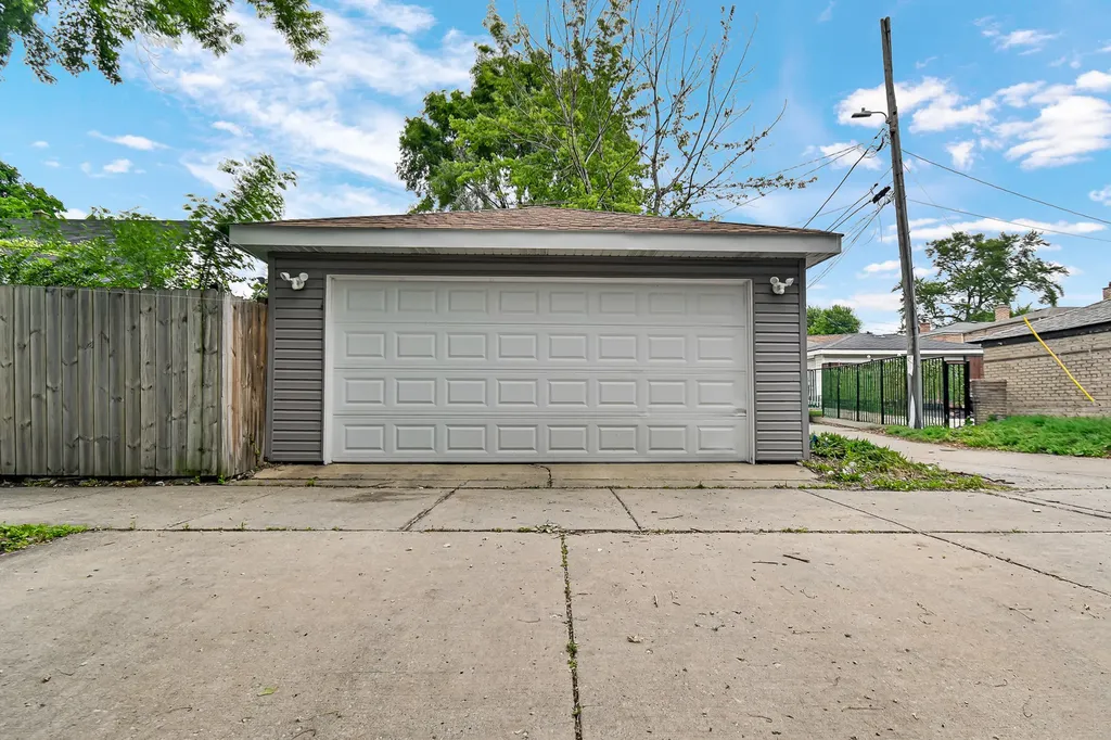 9357 South Jeffery Avenue Chicago IL 60617