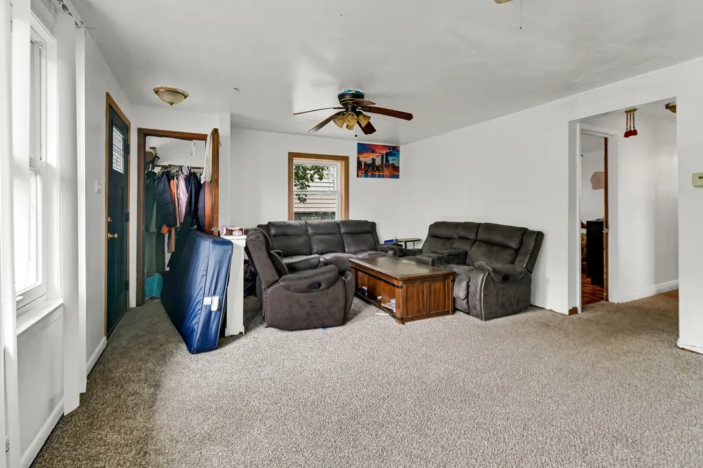 9357 South Jeffery Avenue Chicago IL 60617