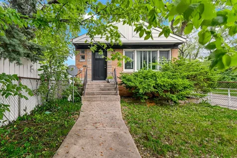 9357 South Jeffery Avenue Chicago IL 60617