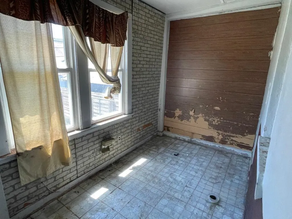 2647 West 69th Street Chicago IL 60629