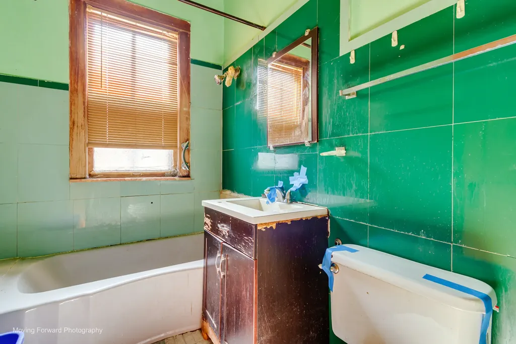 2647 West 69th Street Chicago IL 60629