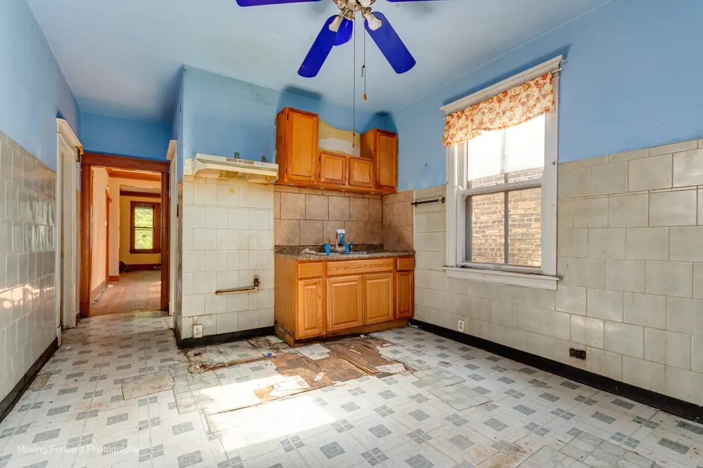 2647 West 69th Street Chicago IL 60629