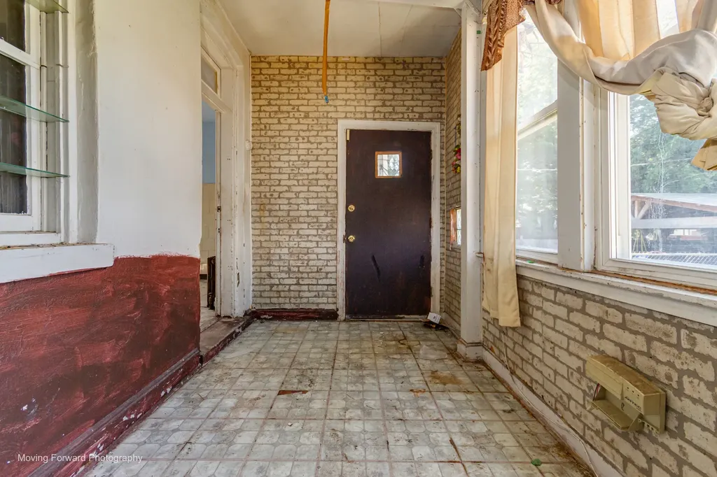 2647 West 69th Street Chicago IL 60629