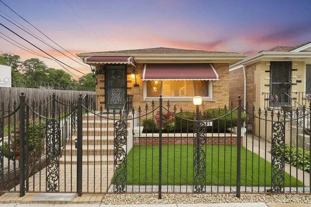 5515 South Oakley Avenue Chicago IL 60636