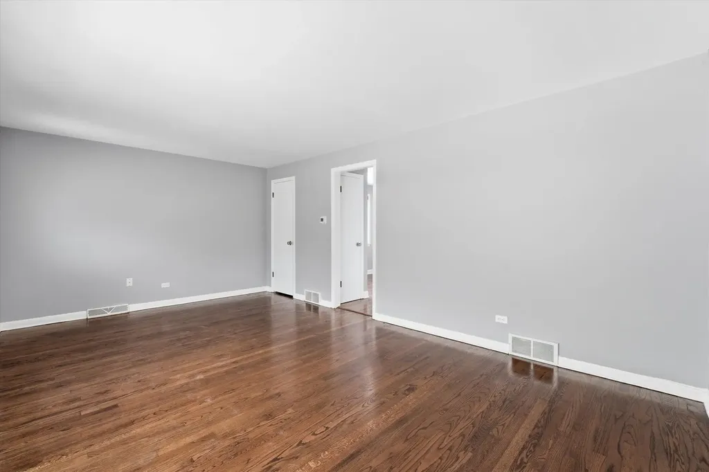 5515 South Oakley Avenue Chicago IL 60636