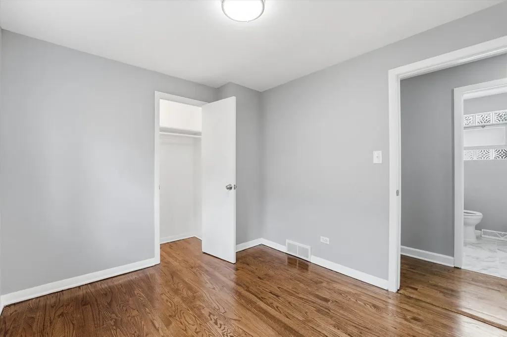 5515 South Oakley Avenue Chicago IL 60636