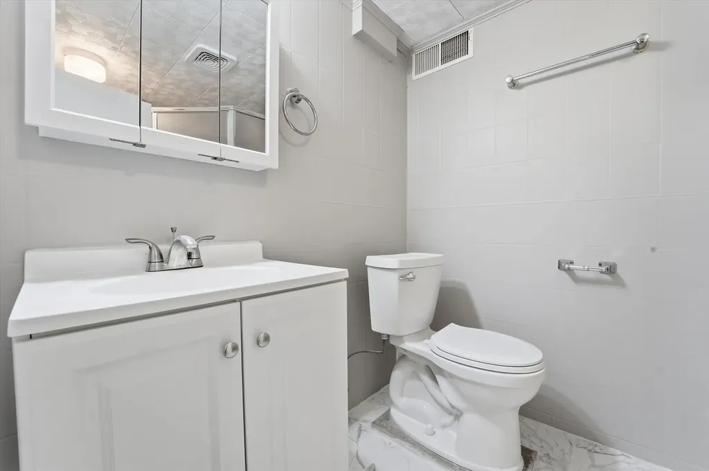 5515 South Oakley Avenue Chicago IL 60636