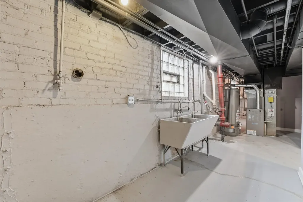 5515 South Oakley Avenue Chicago IL 60636
