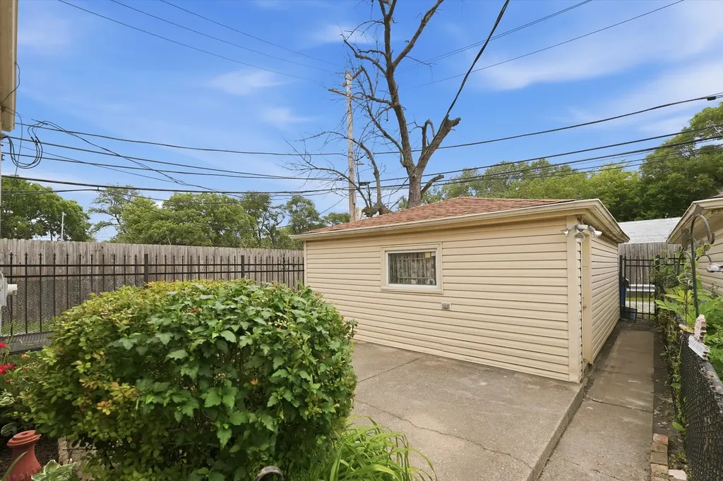 5515 South Oakley Avenue Chicago IL 60636