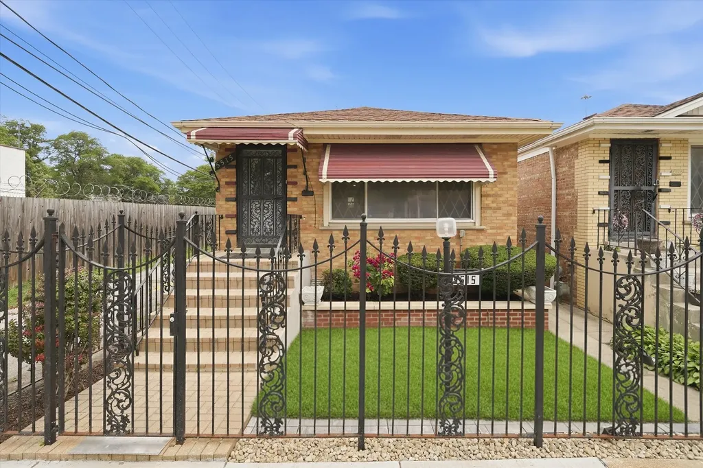 5515 South Oakley Avenue Chicago IL 60636