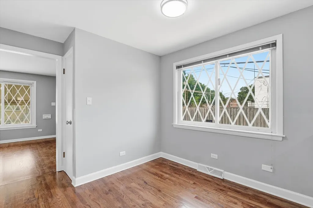 5515 South Oakley Avenue Chicago IL 60636